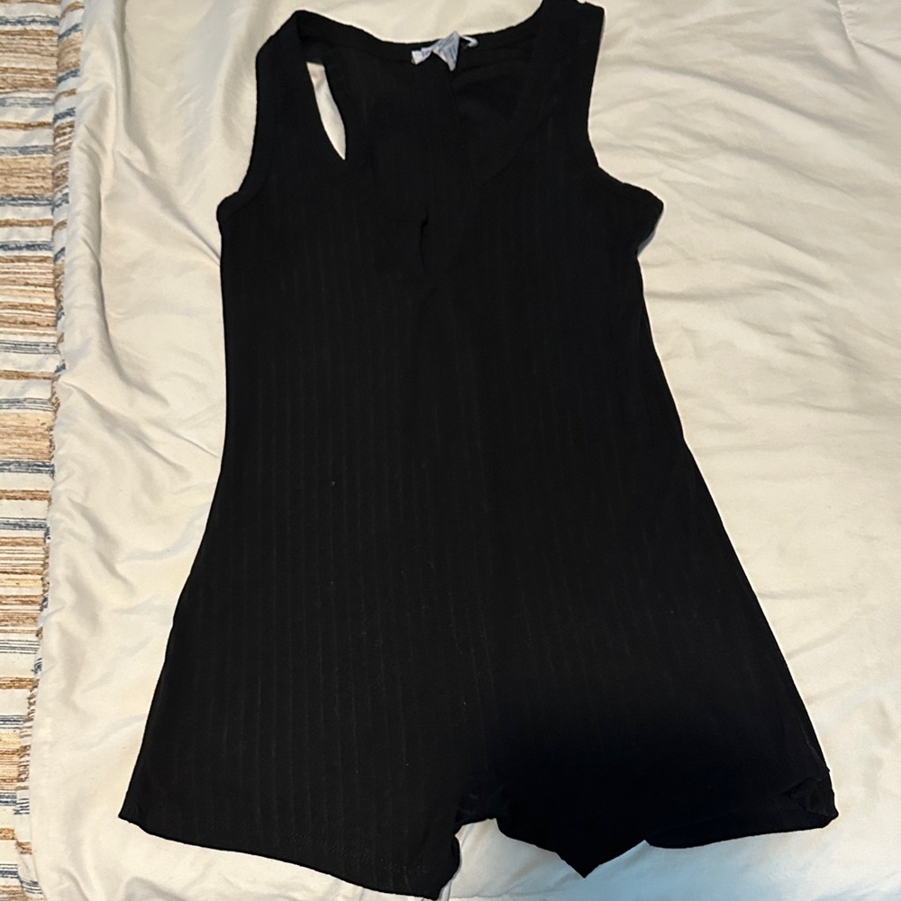 Baddieville Black Sleeveless Top - Picture 4 of 4